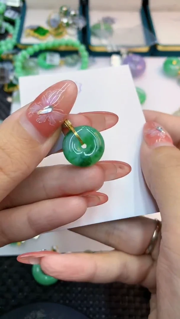 颈饰18K金镶嵌翡翠1