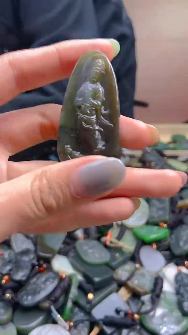 颈饰未镶嵌和田玉1