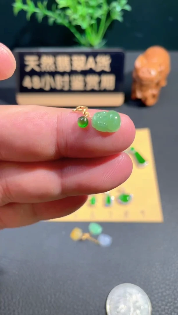 颈饰18K金镶嵌翡翠翡翠