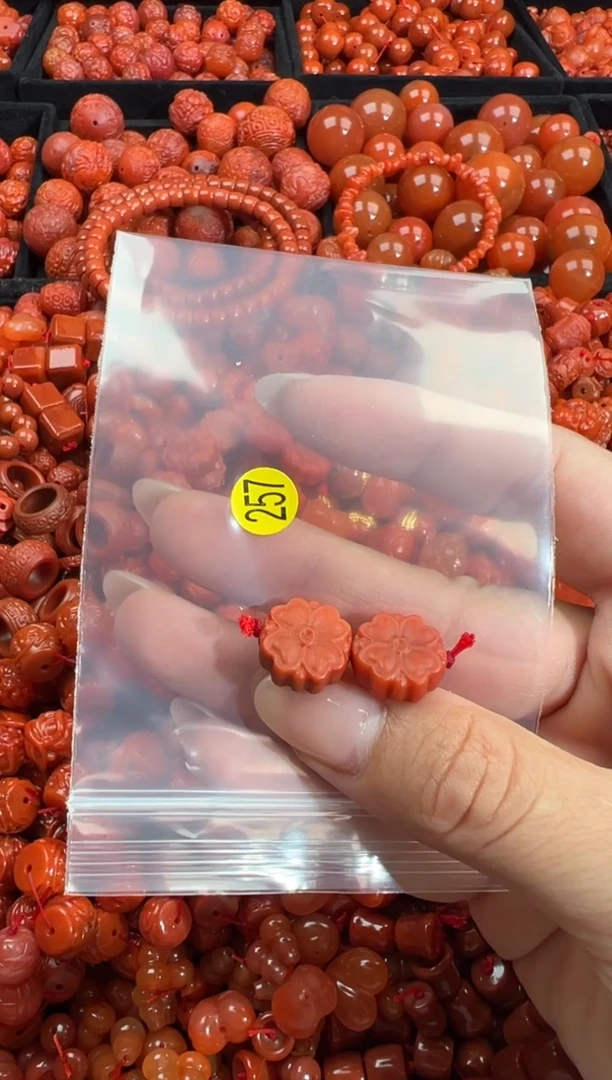 南红玛瑙未镶嵌颈饰2