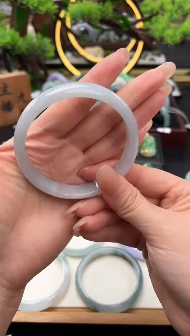 未镶嵌手镯翡翠手镯