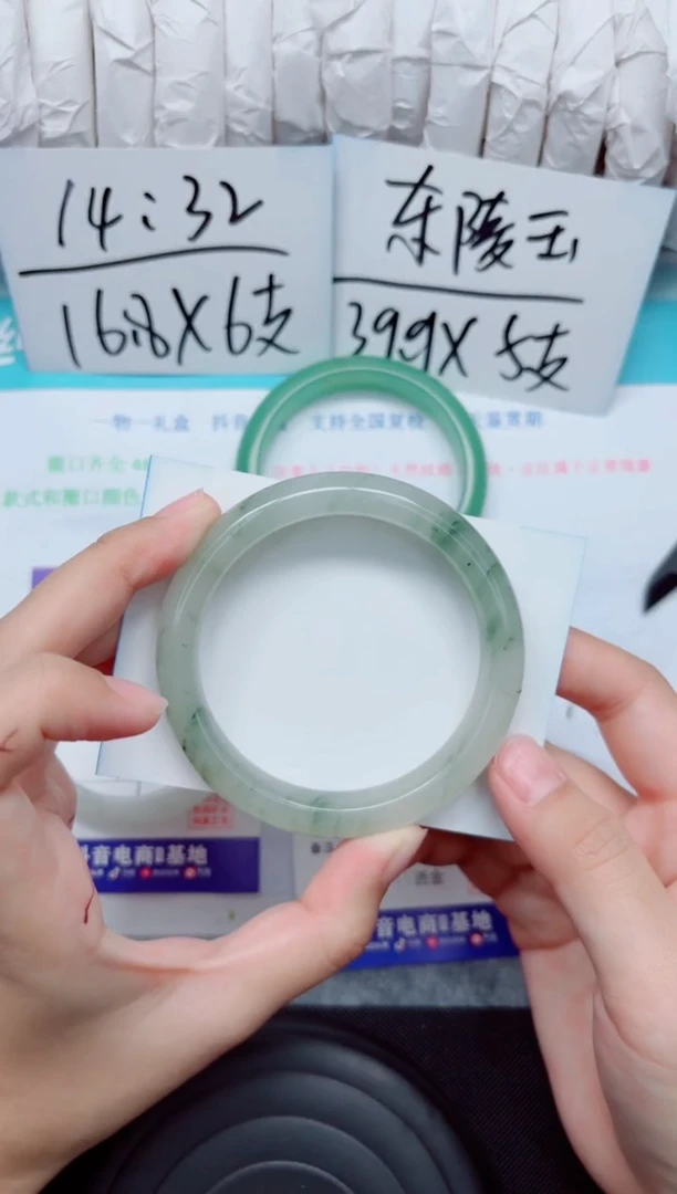 未镶嵌手镯石英质玉74-60