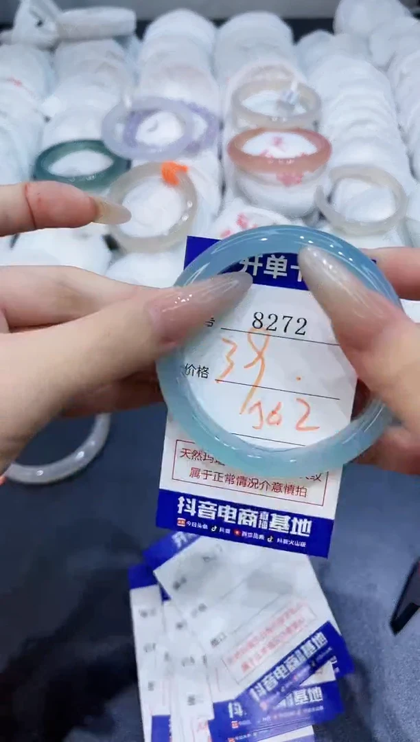 玛瑙/玉髓手镯未镶嵌8272