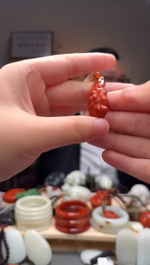 颈饰未镶嵌南红玛瑙吊坠