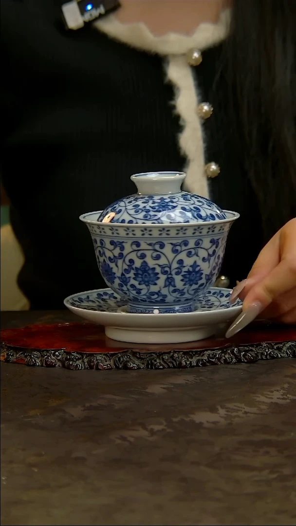 【闪购商品】青花手绘缠枝莲三才盖碗