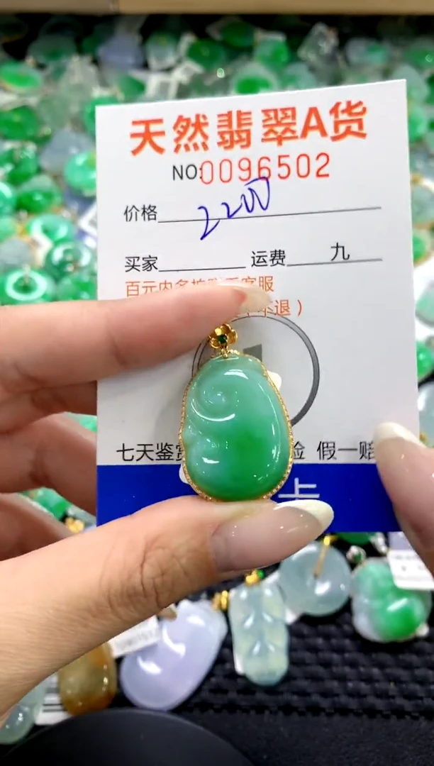 翡翠18K金镶嵌颈饰1111111111111111