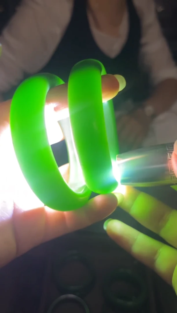 和田玉手镯未镶嵌和田玉手镯满绿一对