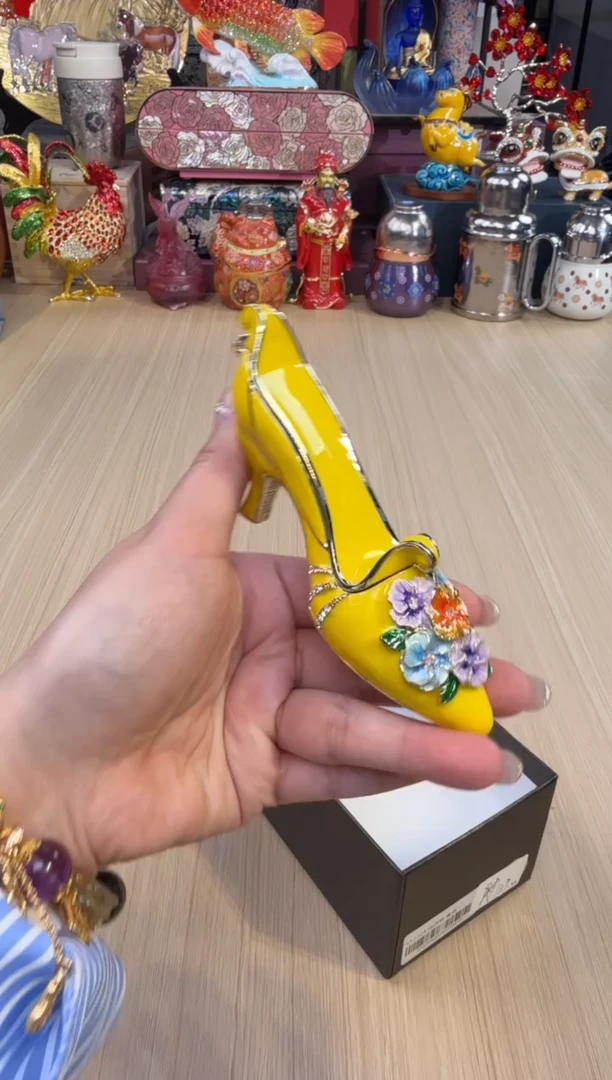 13七宝黄色高跟鞋