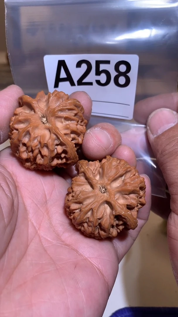 【闪购商品】桃核把件42左右苹果园