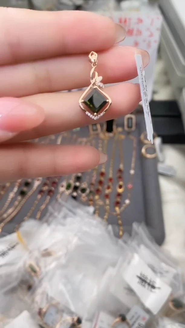 颈饰18K金镶嵌碧玺--专柜--