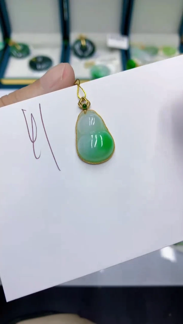 颈饰18K金镶嵌翡翠翡翠