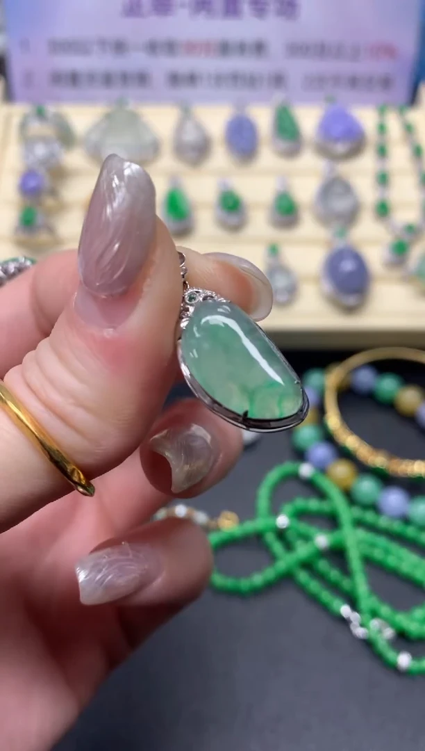 【闪购商品】翡翠吊坠(不含链)18K金镶嵌吊坠|900+90