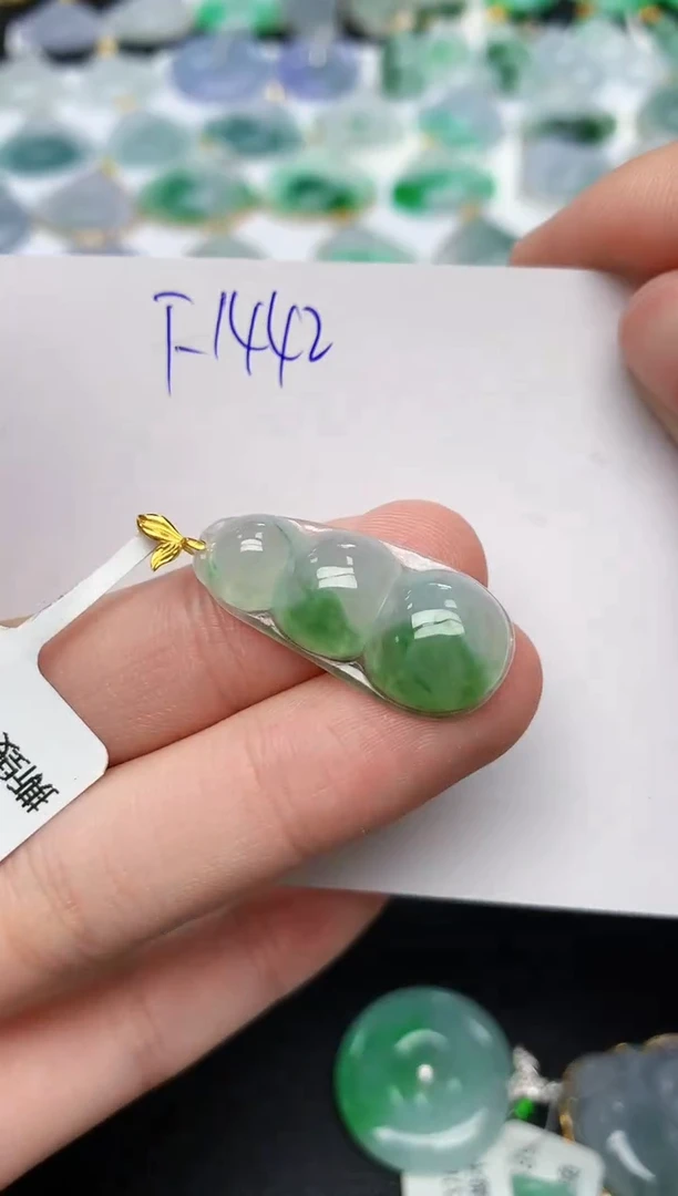 颈饰18K金镶嵌翡翠天然缅甸A货翡翠百元以上9元证书费自理