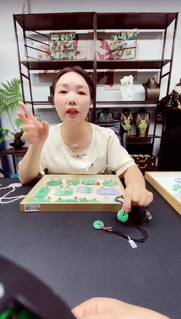 翡翠未镶嵌颈饰翡翠吊坠