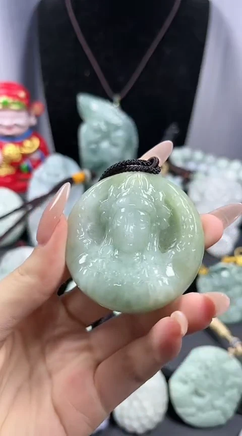 翡翠未镶嵌颈饰观音头