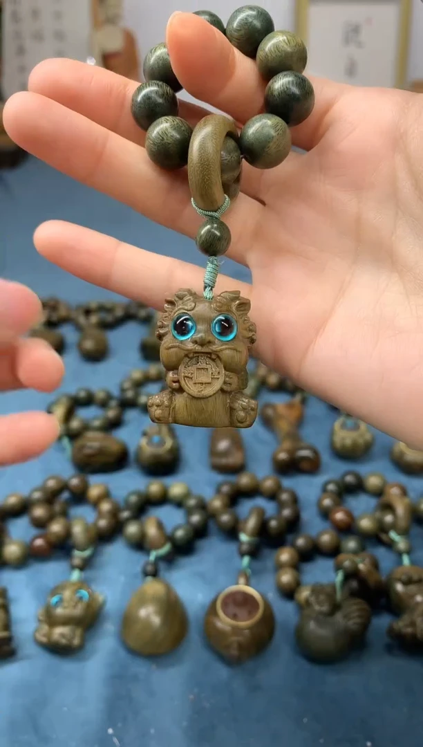 【闪购商品】维腊木（绿檀）把件吞金兽 盘玩件