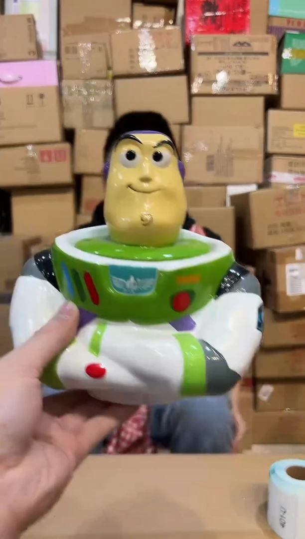 【闪购商品】杯巴斯光年带盖罐