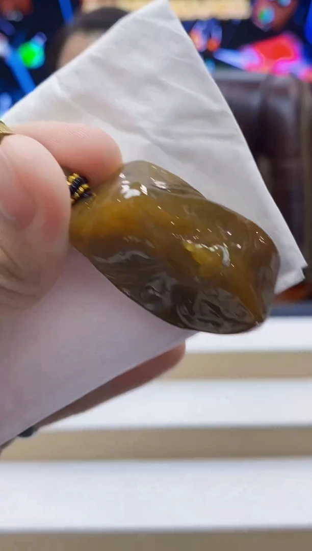 未镶嵌定制翡翠-毛货挂件38