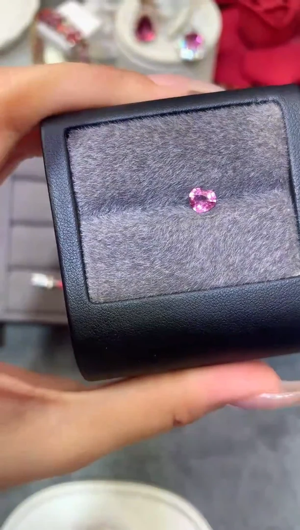 裸石尖晶石心形 粉色调 0.65ct