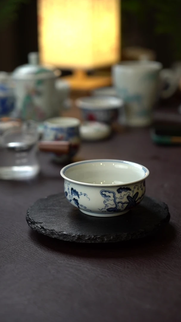 219号景德镇全手工手绘青花釉里红叶子炉式杯