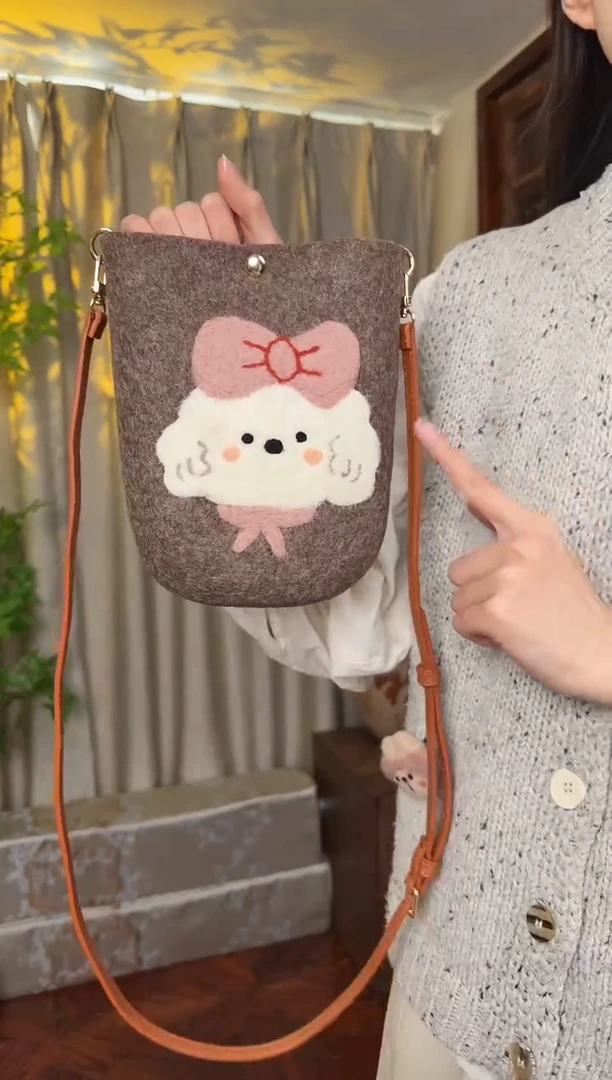 羊毛非遗羊毛毡包 手机包小狗