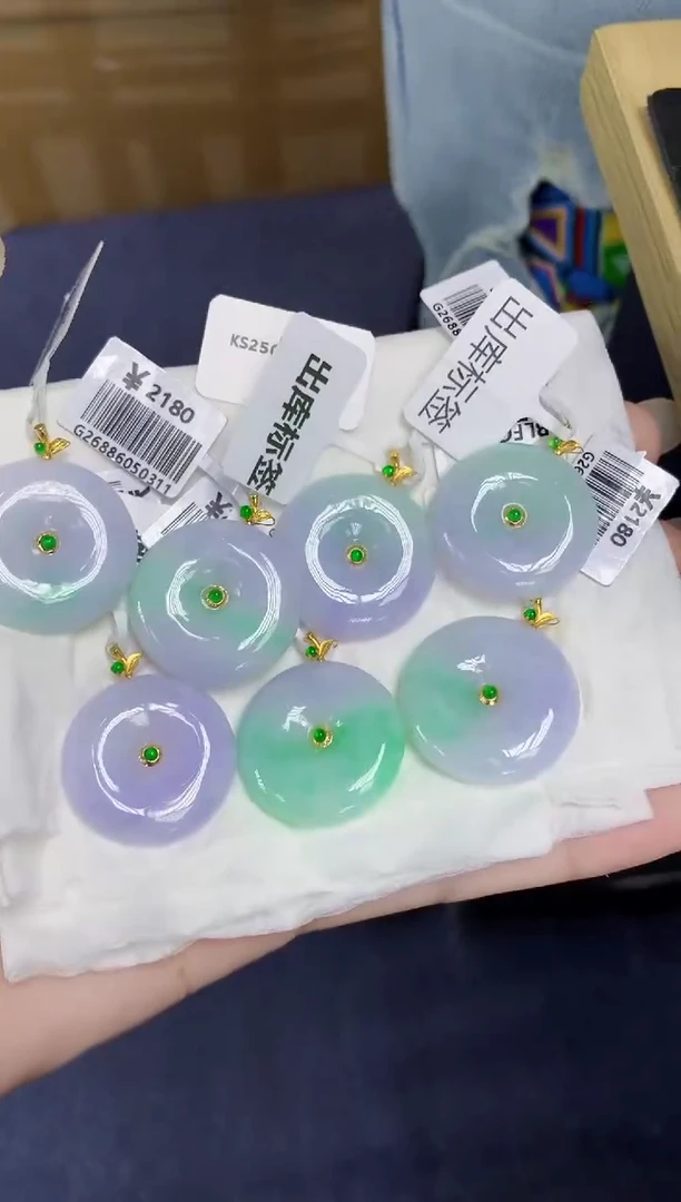 翡翠18K金镶嵌颈饰天然缅甸翡翠A货多样性发其一