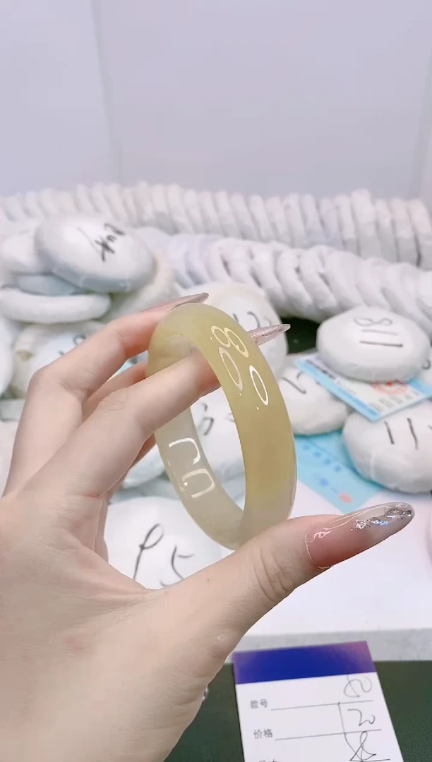 石英质玉手镯未镶嵌8X50-58