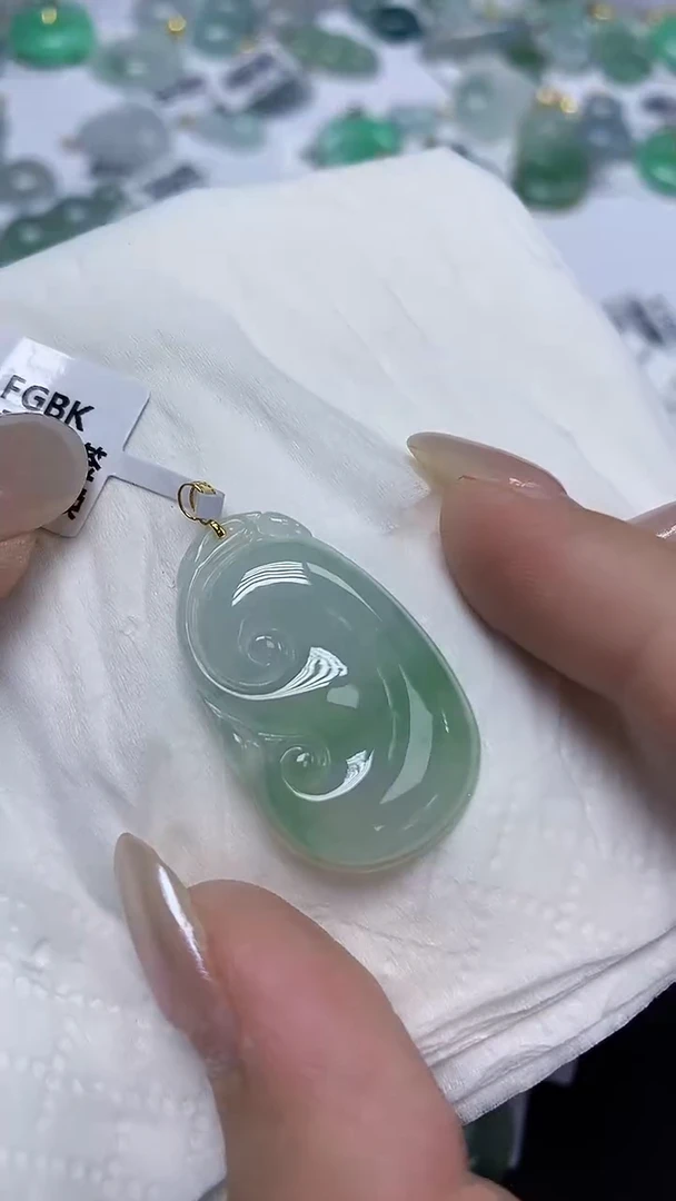 翡翠18K金镶嵌颈饰天然缅甸翡翠A货