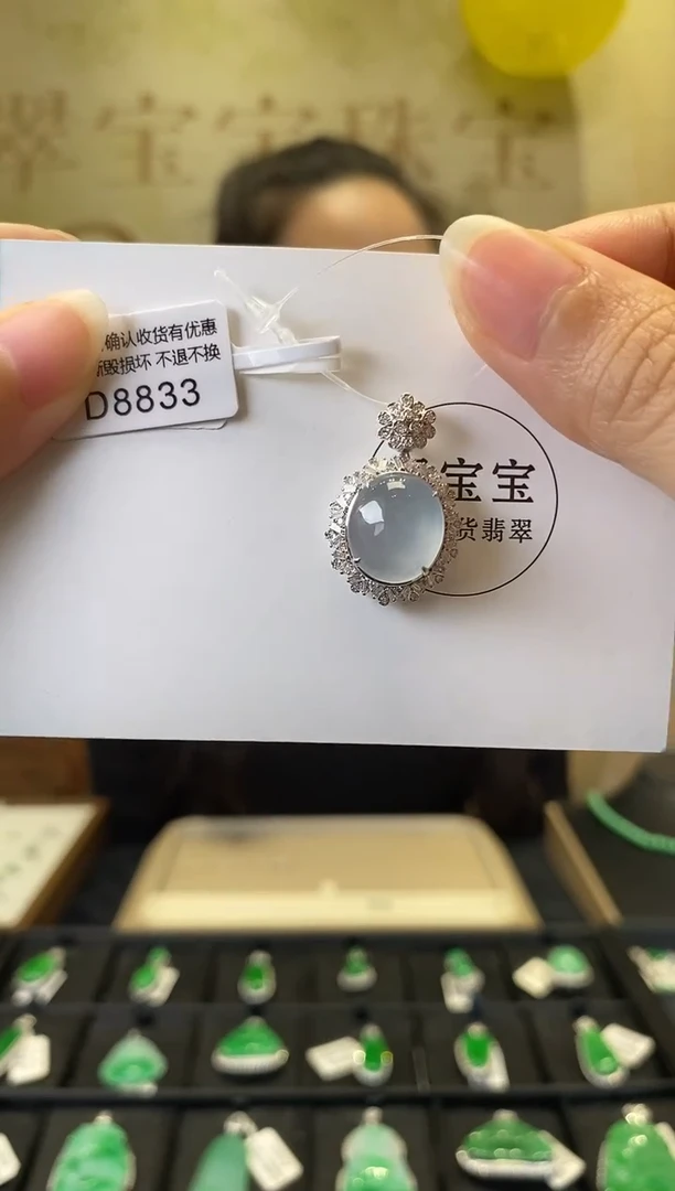 颈饰18K金镶嵌翡翠D8833 旦面 含运营费