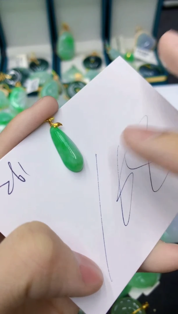 翡翠18K金镶嵌颈饰11111