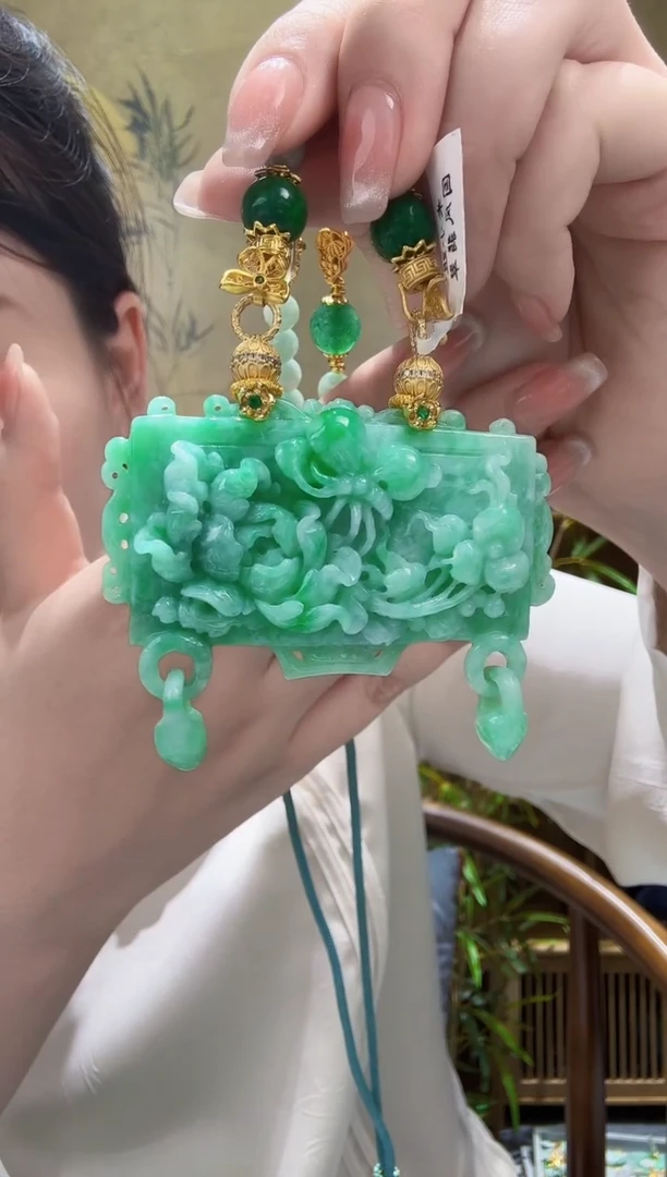 翡翠未镶嵌颈饰吊坠