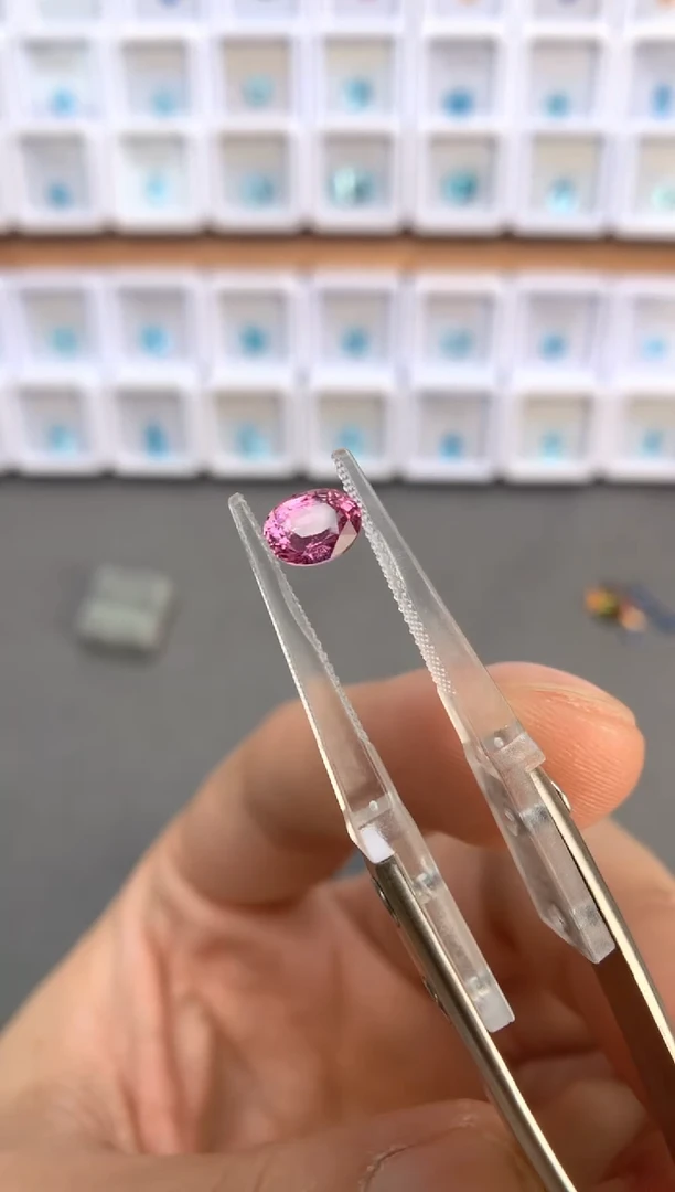 未镶嵌裸石定制蓝宝石1.06ct 老烧粉蓝宝