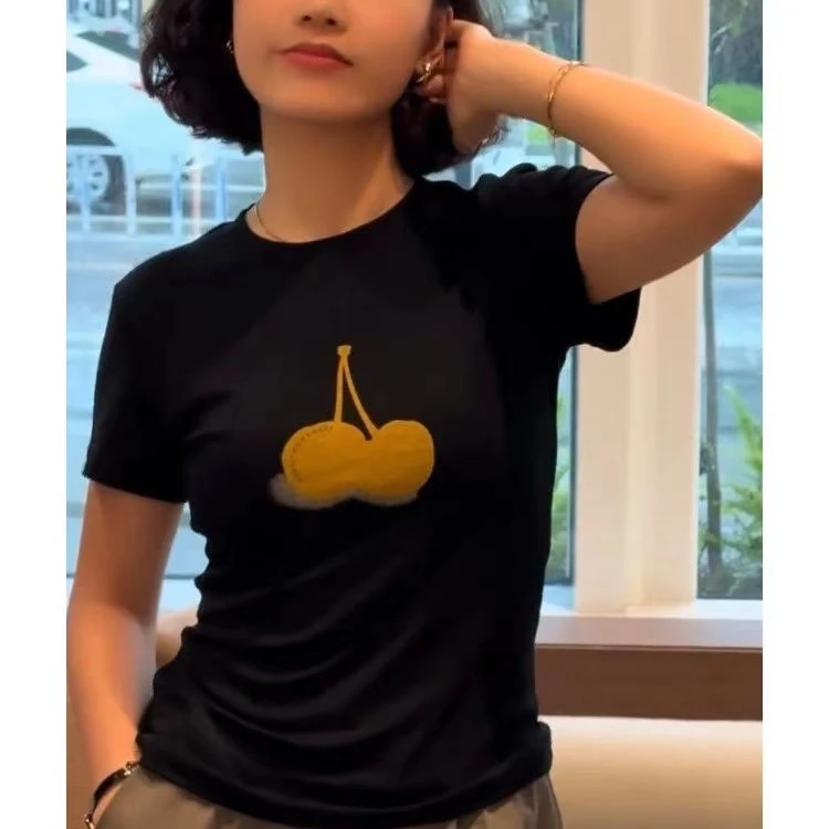 特别漂亮掐腰上衣正肩显瘦黑色修身樱桃印花圆领T恤女2025初夏季