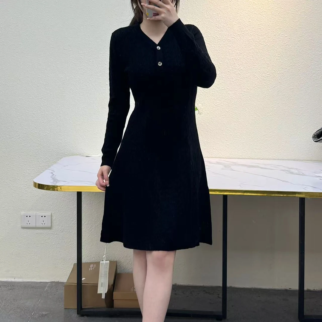100%绵羊毛V领连衣裙25DAK0224
