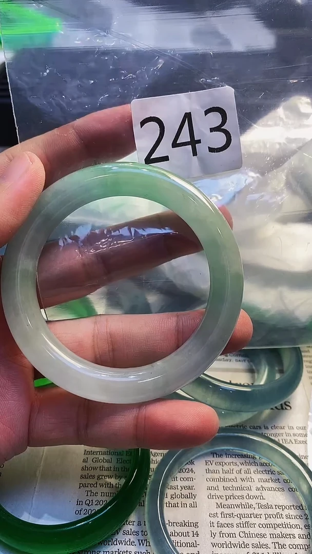 颈饰未镶嵌翡翠002025101700243