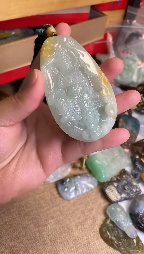 颈饰未镶嵌翡翠观音