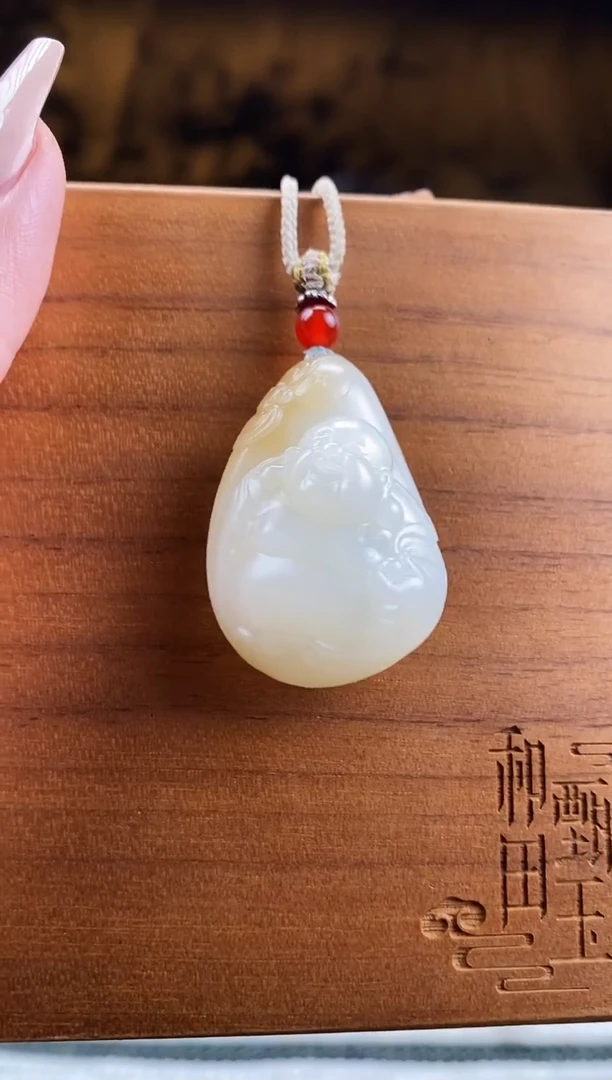 颈饰未镶嵌和田玉糖白 佛公
