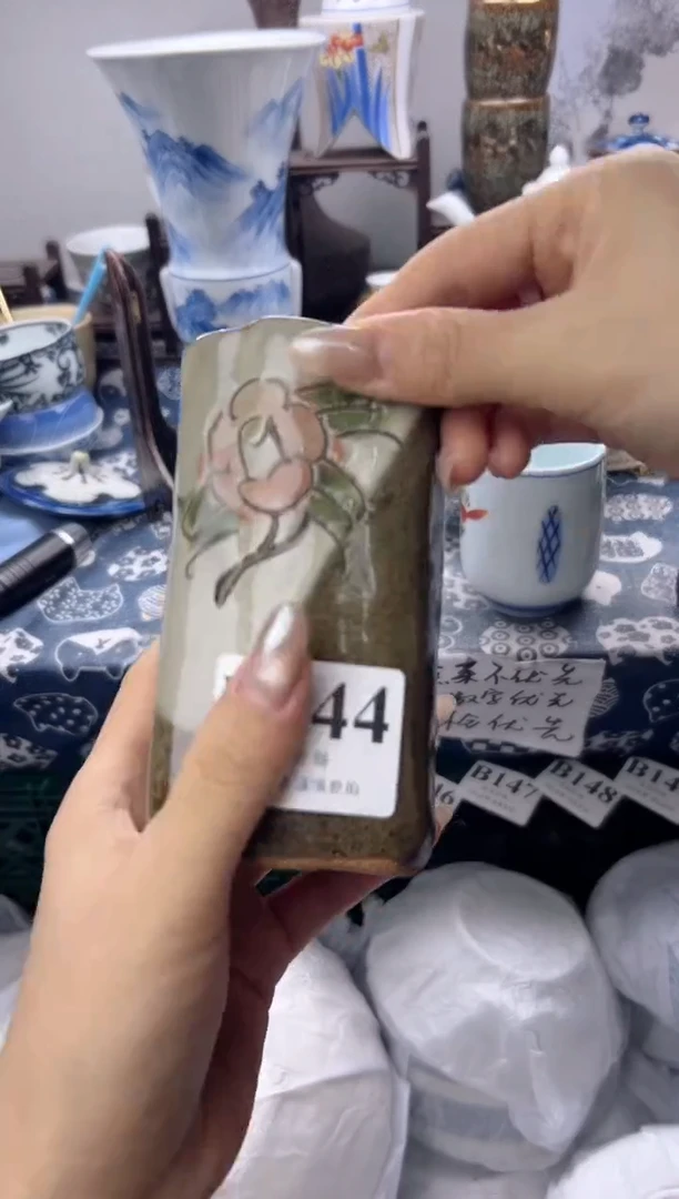 瓷片?****?    B144