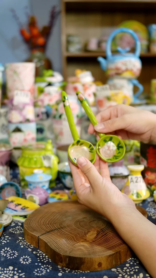 （釉下五彩高温瓷）不是来打我