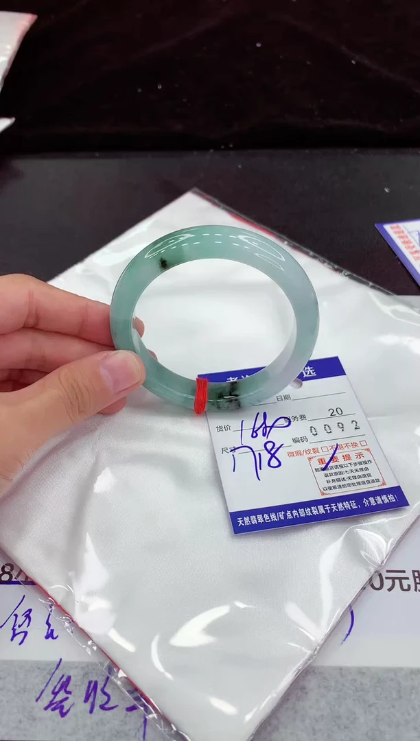 翡翠手镯未镶嵌1111111111111111