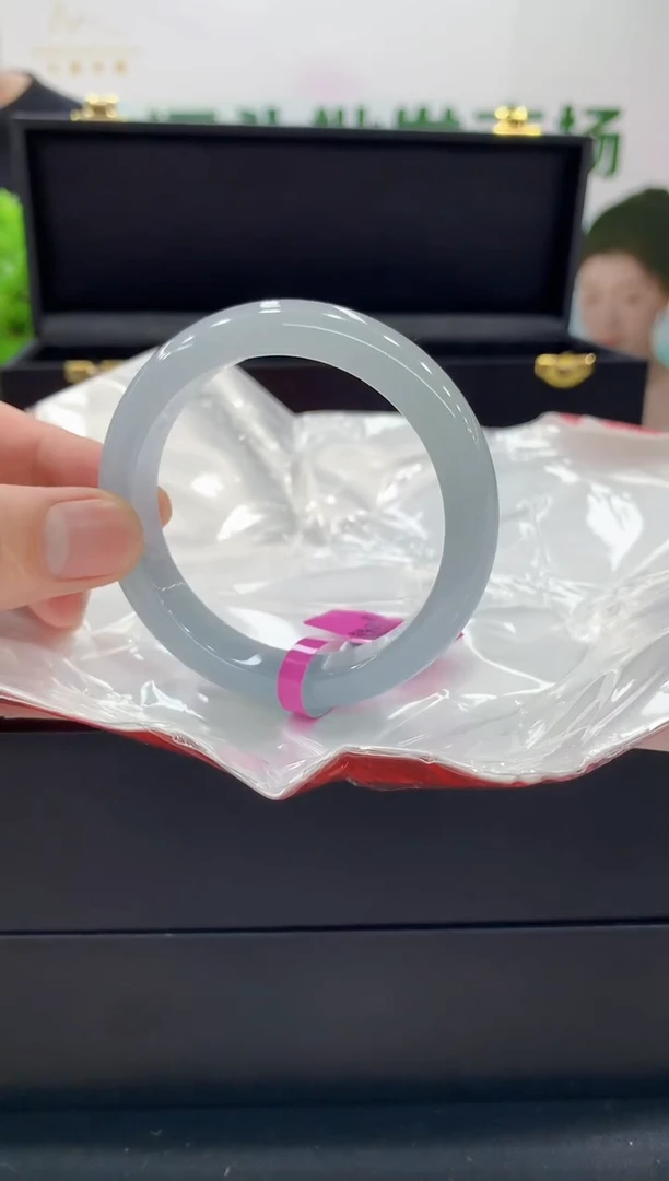 翡翠手镯未镶嵌手镯