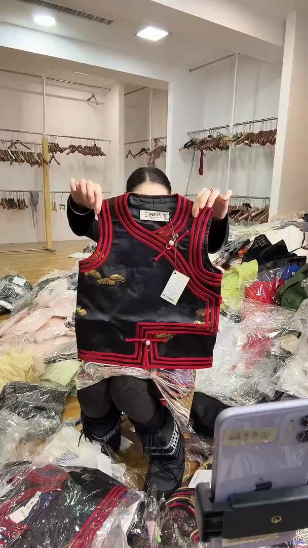 儿童马甲110         带花纹