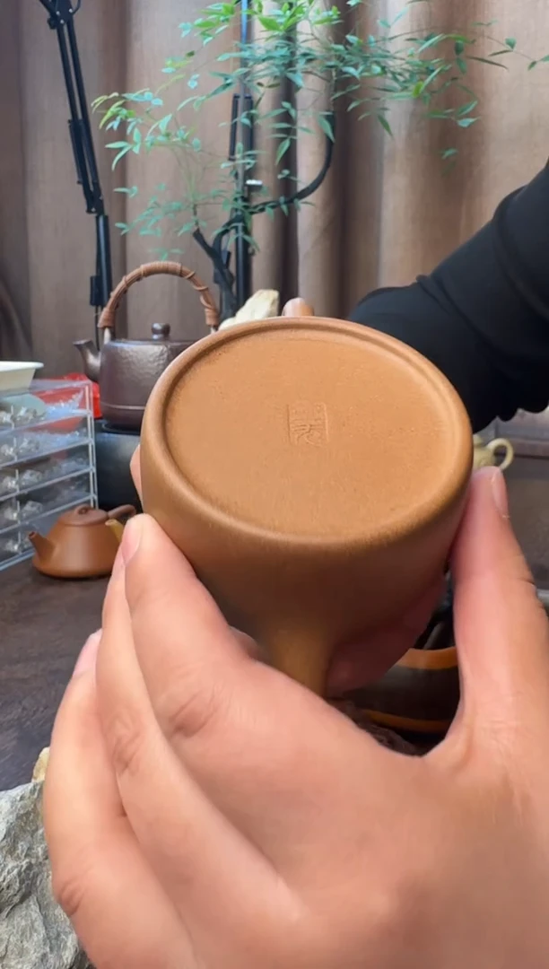 茶壶紫砂大亨徳钟-半手精工制-老宕口桃花泥-40目-容量：150CC