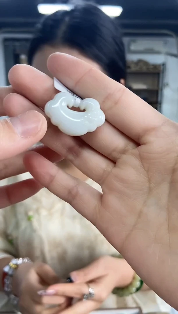 和田玉未镶嵌吊坠(不含链)多样性发其一颜色微差