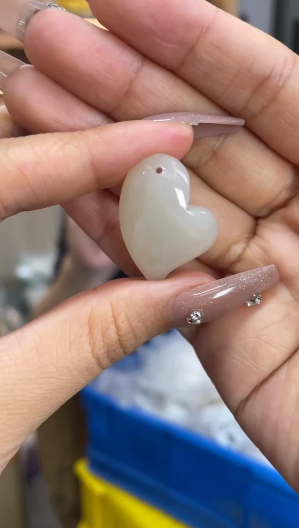 和田玉未镶嵌颈饰多样性发一件