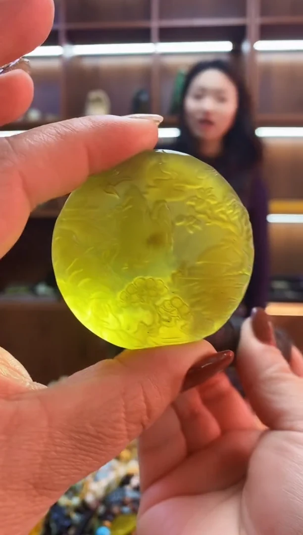 未镶嵌蛇纹石玉吊坠