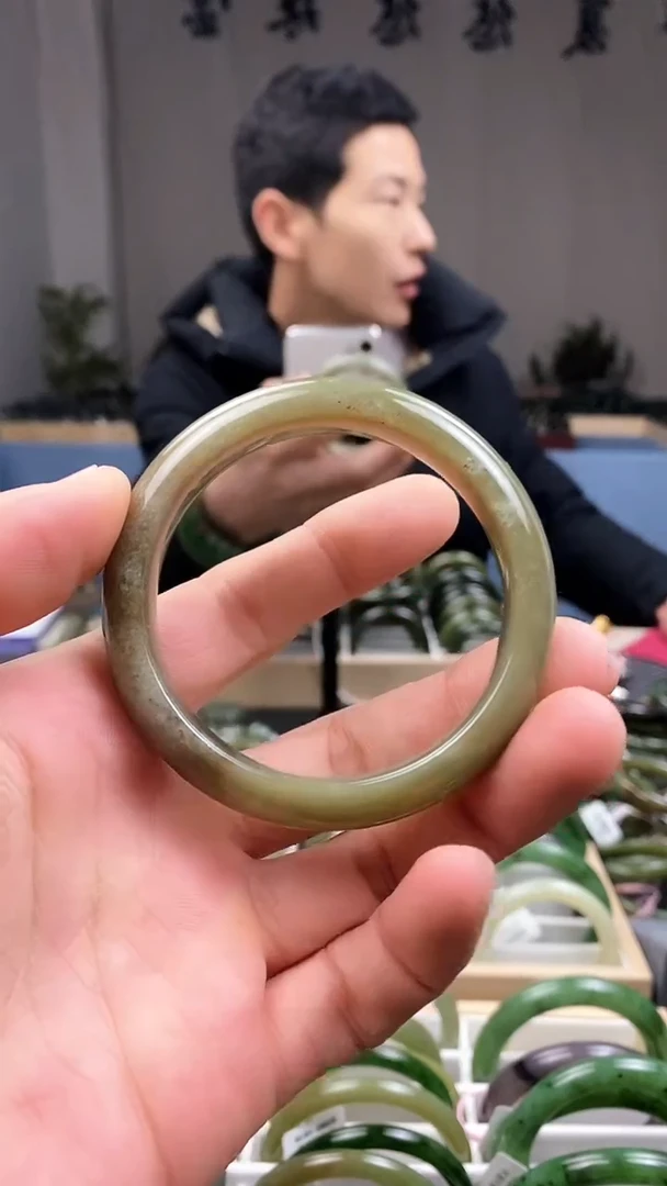 【闪购商品】和田玉手镯未镶嵌55.6