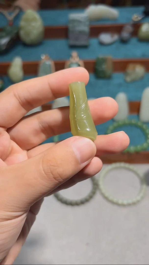 颈饰未镶嵌和田玉竹节