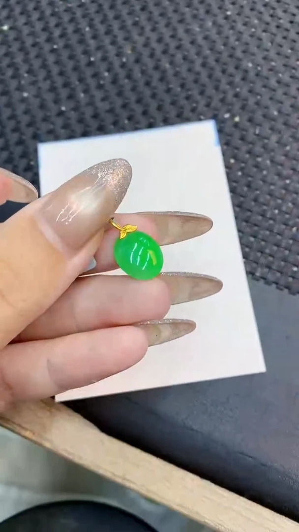 颈饰18K金镶嵌翡翠1