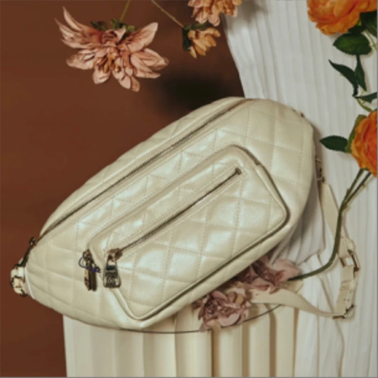 99新 Chanel/香奈儿 香奈儿米白色腰包斜挎包